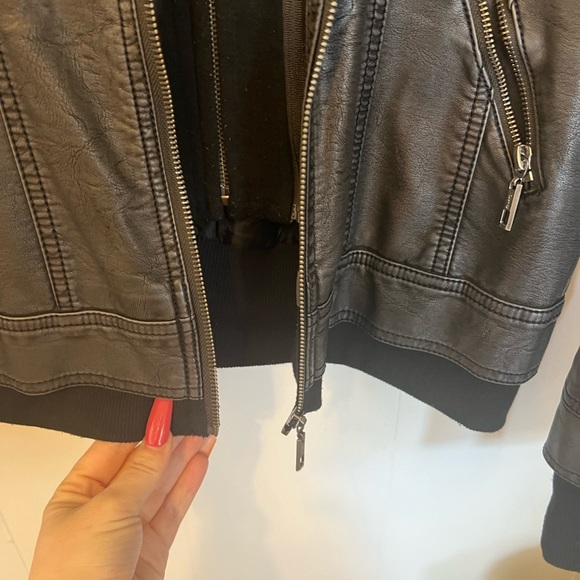 Men's Black Leather Jacket - Picture 3 of 5